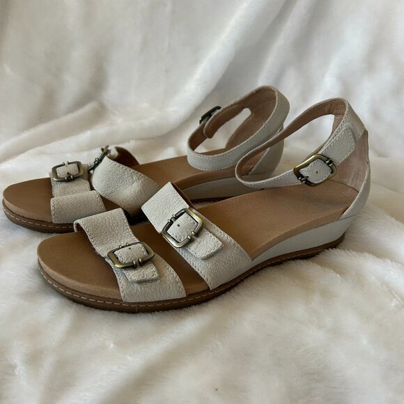 Dansko Comfort Sandal Womens Size 10 Cream Beige Minimalist Platform - Picture 1 of 10